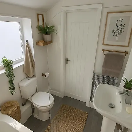 Armstrong St - Cosy 3 Bedroom * 워킹턴